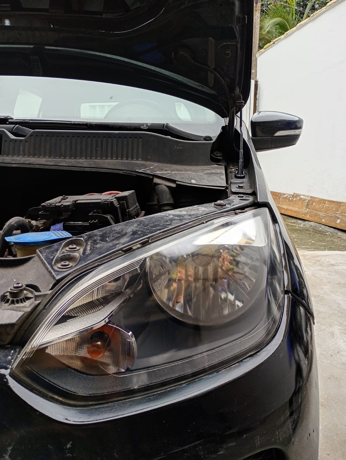 Farol cristalino depois da restauração — Hatch preto — farol direito